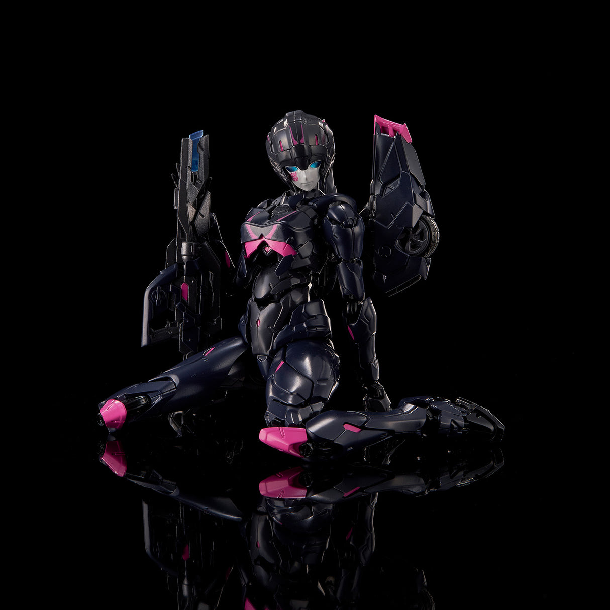 Transformers Flame Toys Furai Model: Black Arcee