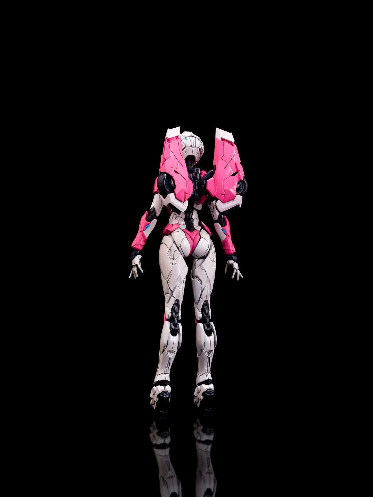 Transformers Flame Toys Furai Model: Arcee